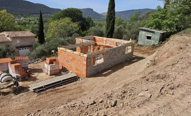 Construction en cours d'une villa à Bagnols en forêt , Saint-Raphaël, AB RENOV