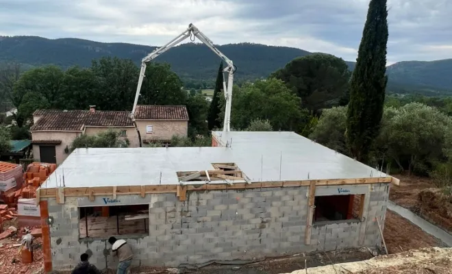 Construction en cours d'une villa à Bagnols en forêt , Saint-Raphaël, AB RENOV