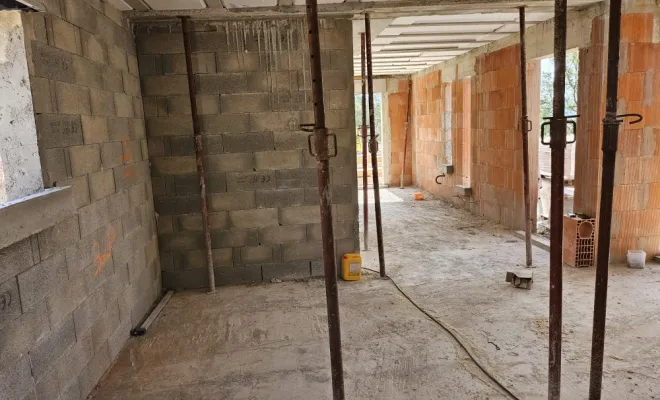 Construction en cours d'une villa à Bagnols en forêt , Saint-Raphaël, AB RENOV